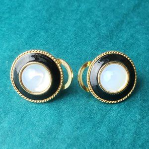 2/25$ Vintage Rc MMA usa earrings black and white